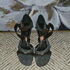 Donald J Pliner Vintage Elegant Women's Strappy Sandals